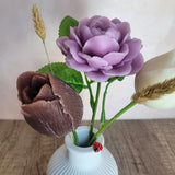 Présence – Composition florale parfumée (vase & 3 fleurs en cire)