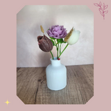Présence – Composition florale parfumée (vase & 3 fleurs en cire)